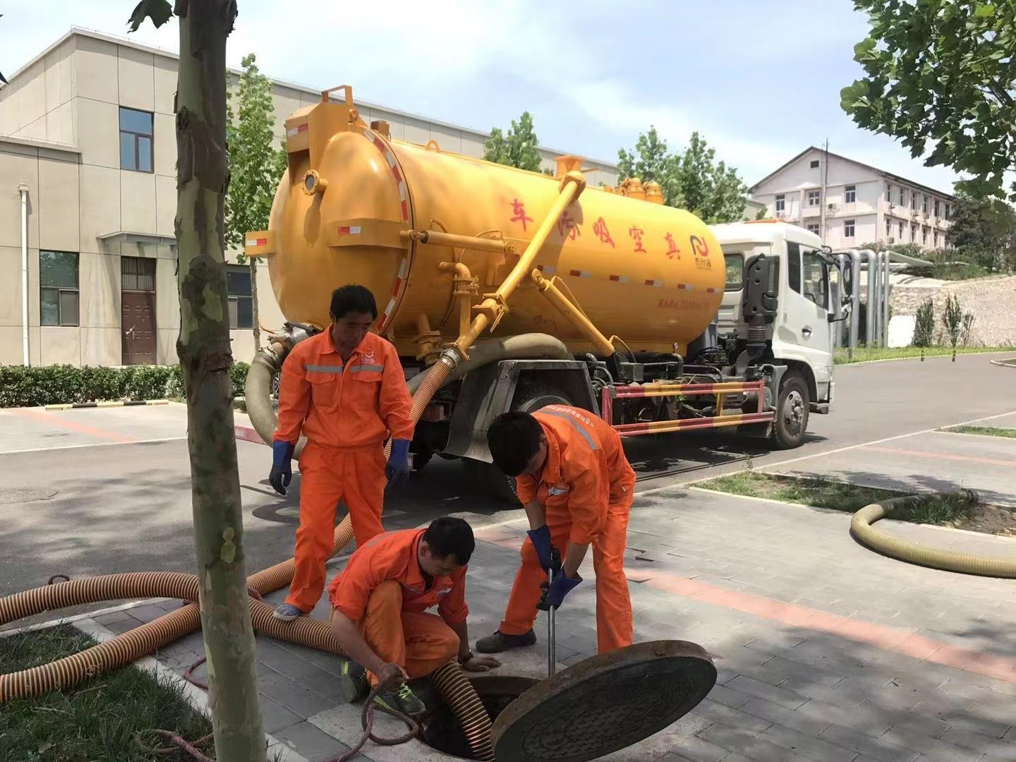 澜沧化粪池清理与5-8吨吸粪车施工效率分析